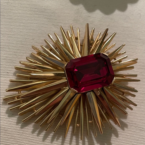 Trifari Ruby Red Starburst Brooch Vintage - Picture 5 of 5
